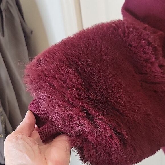 Saks Fifth Avenue Burgundy  Vintage Sweater with Large Faux Fur Cuffs Size XS - Picture 3 of 7
